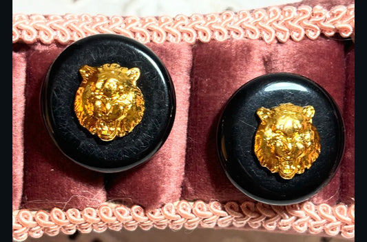 Black with gold lions